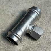 Тройник пресс-В 28 х 1/2