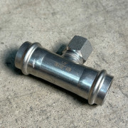 Тройник пресс-В 28 х 1/2